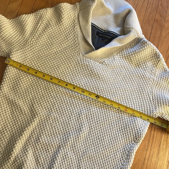 white sweater/cardigan - Picture 5 of 9